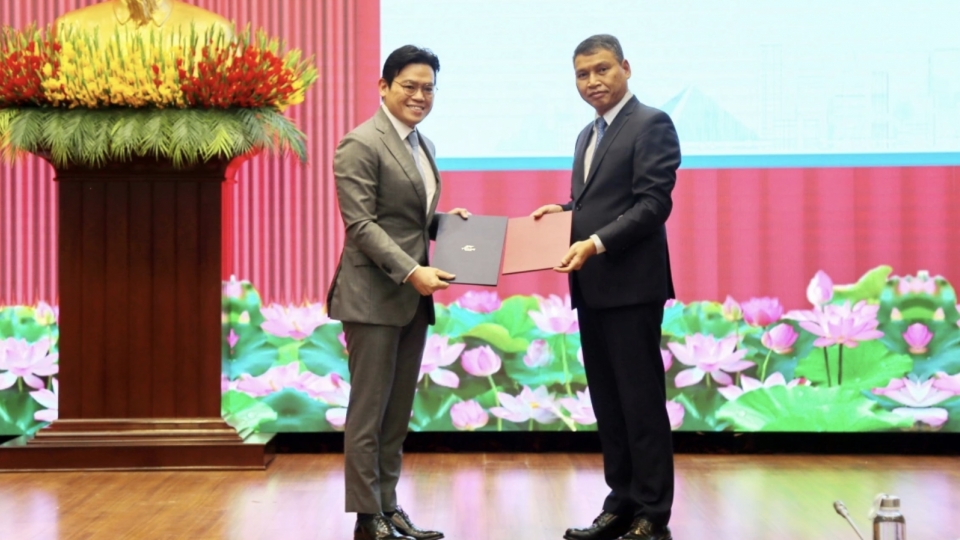 Da Nang partners with Singapore firm to develop international finance hub